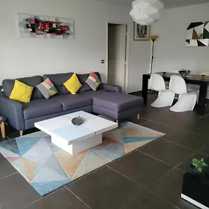 Privee 3 Apartment